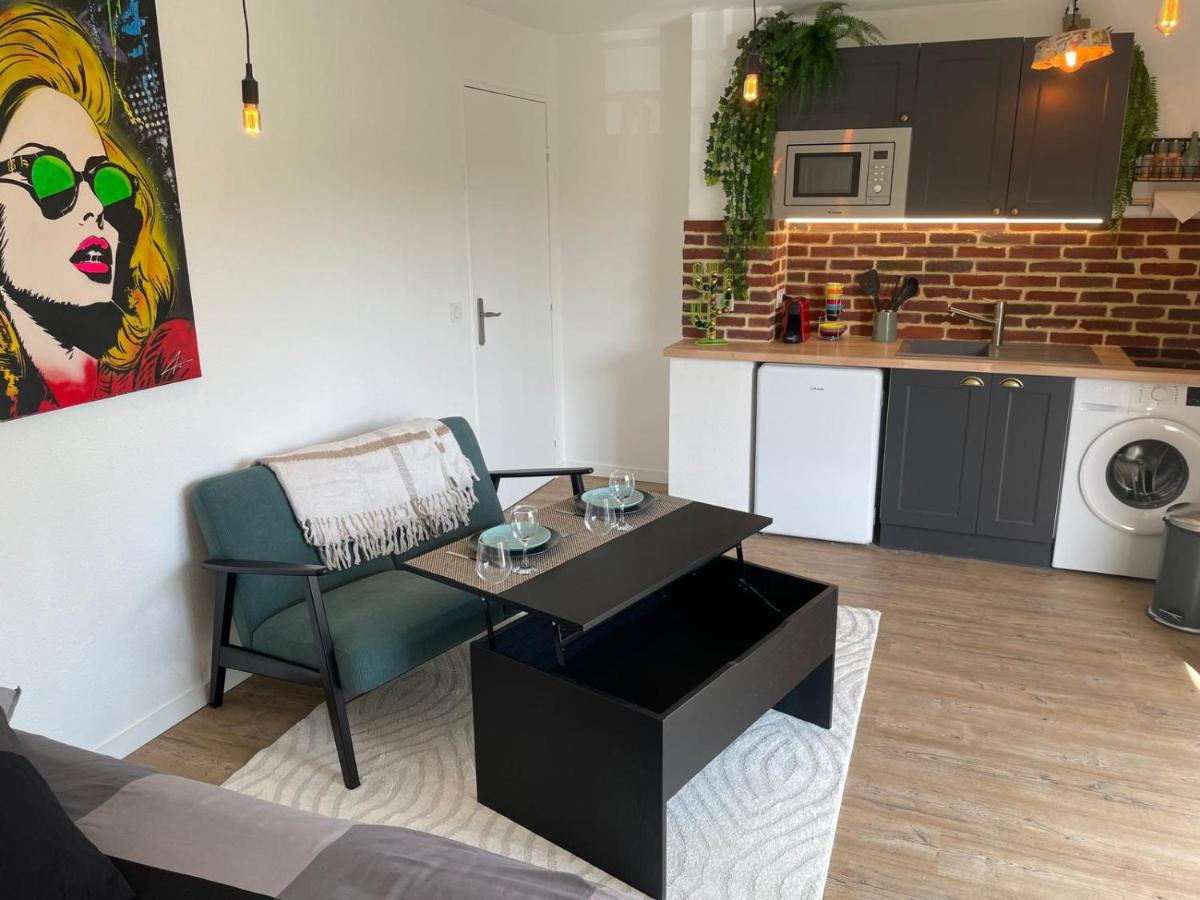 Unique Urban Art Studio - Bed and Breakfast Lisieux