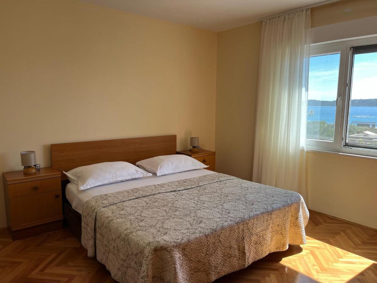 Appartamento con 2 Camere da Letto e Vista Mare 