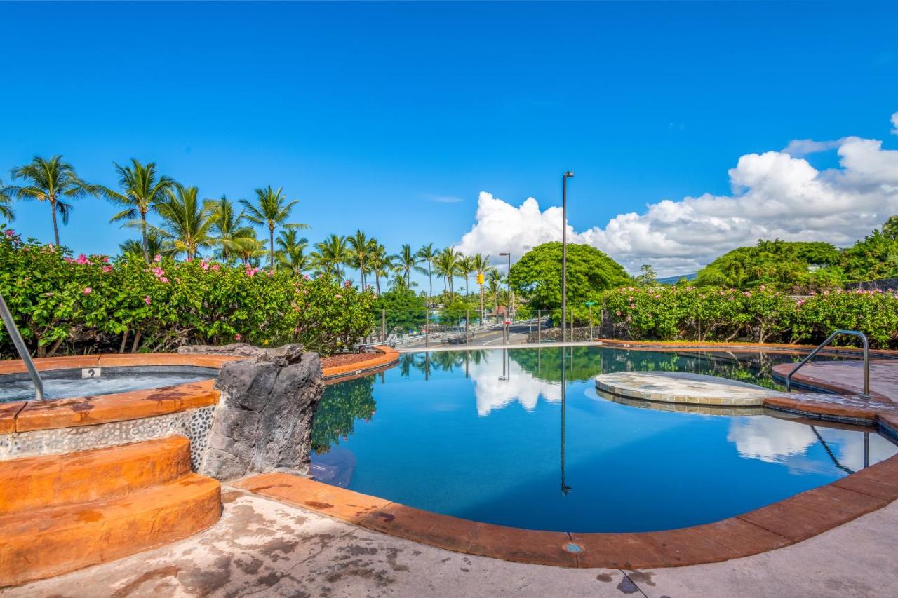 Beach Front Ocean View Top Floor Luxury Penthouse - B&B Kailua-Kona