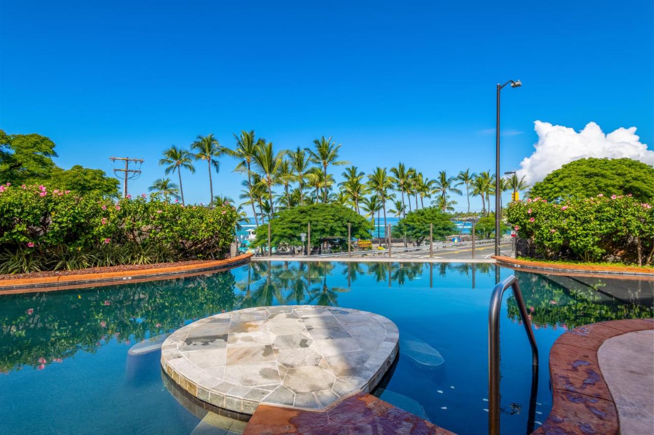 Beach Front Ocean View Top Floor Luxury Penthouse - B&B Kailua-Kona