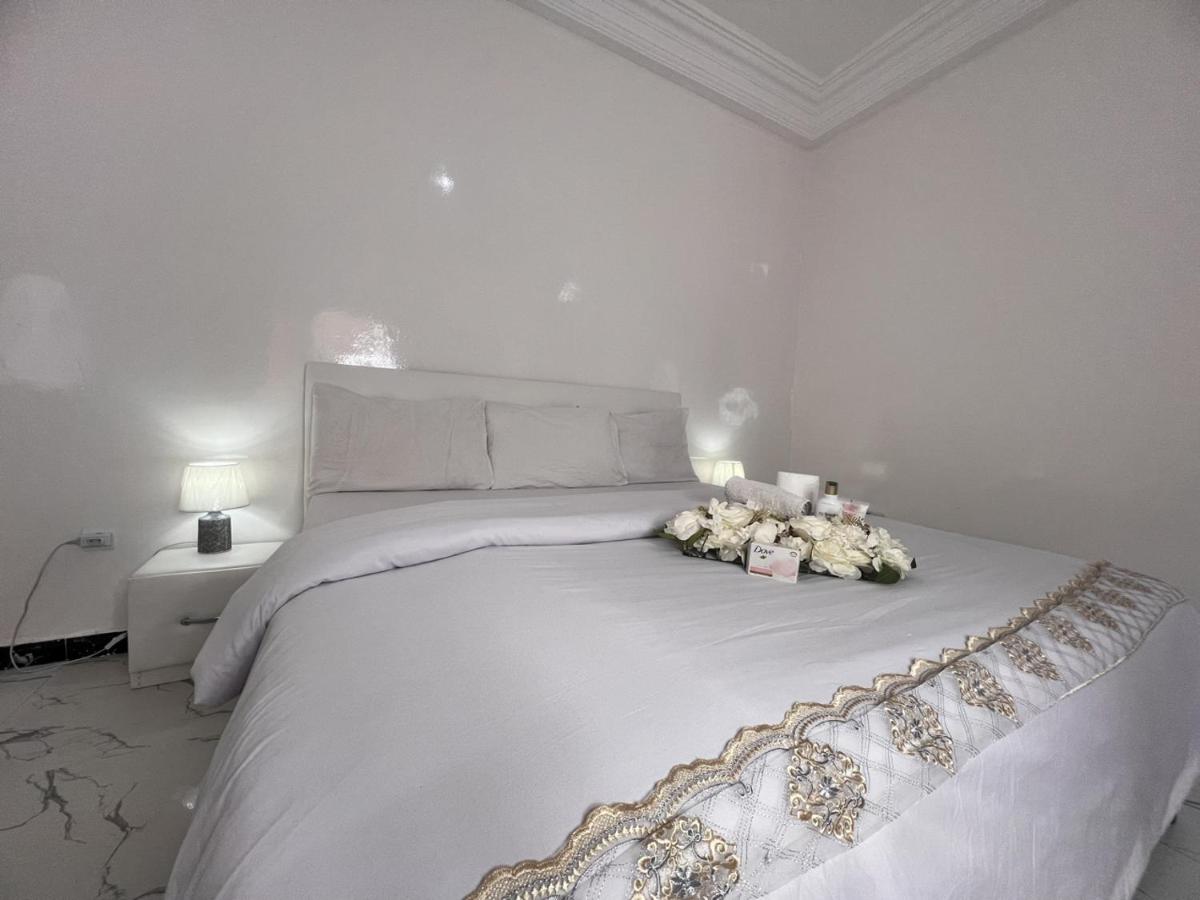 CHAMBRE DE STANDING C3 NGOR almadi - B&B