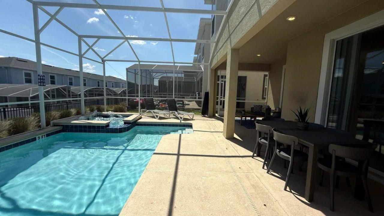 Upstay ChampionsGate Home w Pool BBQ & Game Room - Chambres d’hôtes Kissimmee