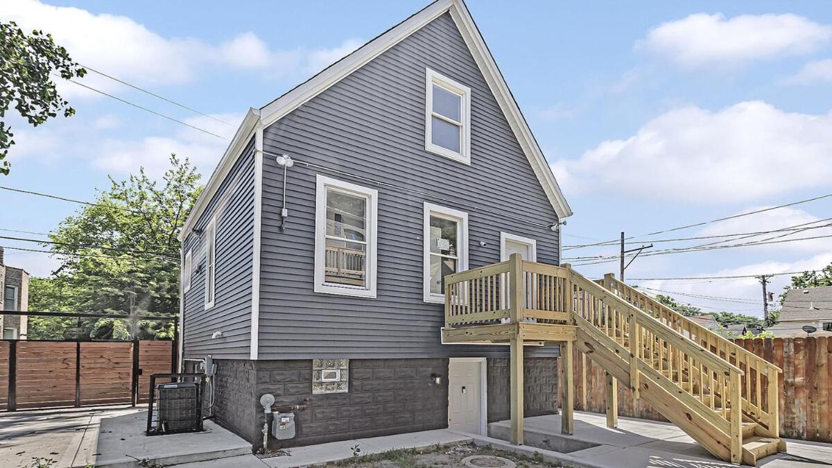 May Private Loft Apartment - 15 Min from Downtown - B&B