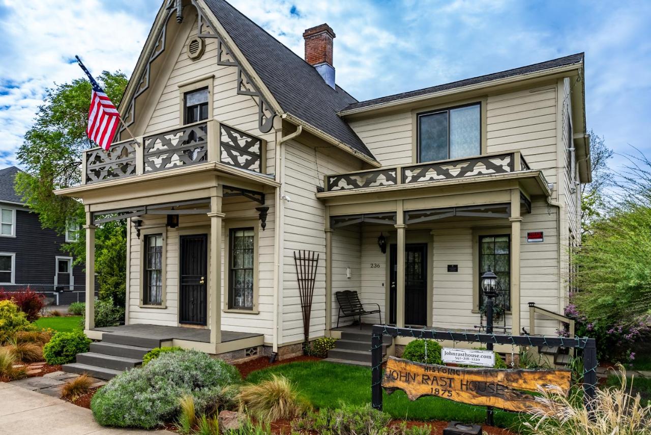 HISTORICAL JOHN RAST HOUSE circa 1875 - B&B