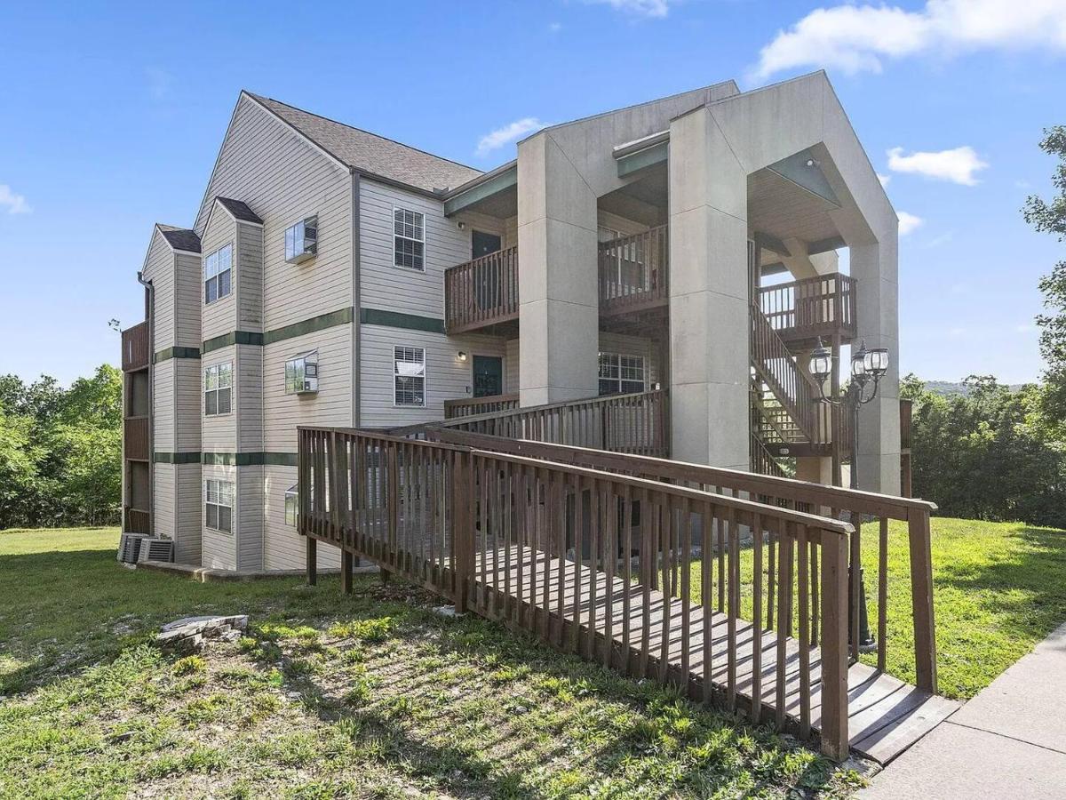 Steps to Table Rock Lake, Min to Silver Dollar City - B&B Branson