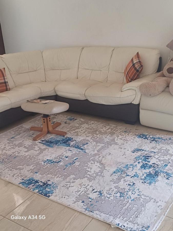 MK2 Airport Guest house - B&B