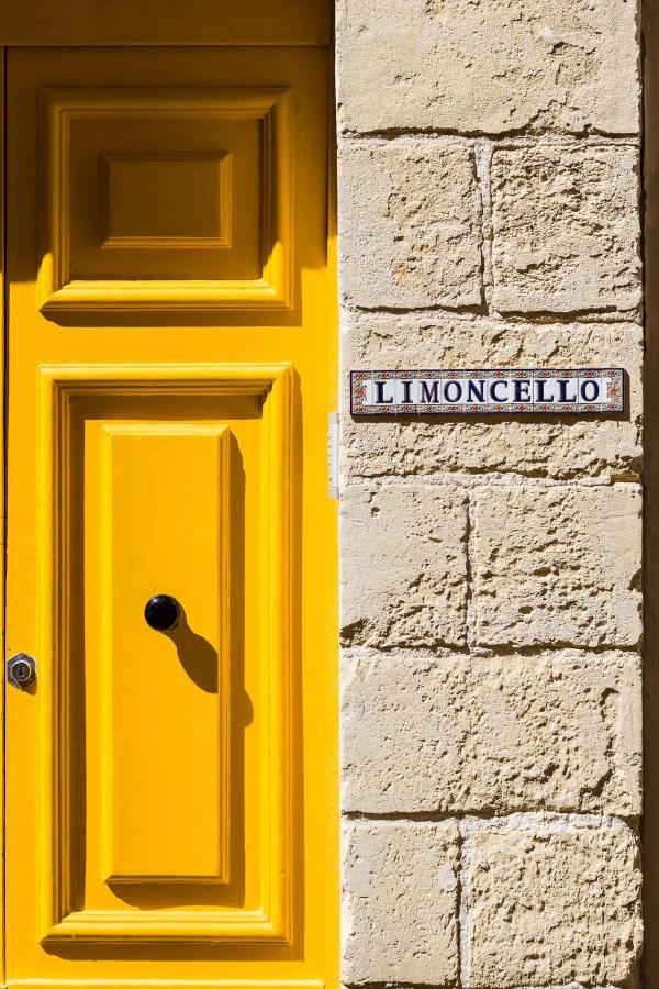 Escape to a Unique 2 Bed Apt in Heart of Valletta - B&B