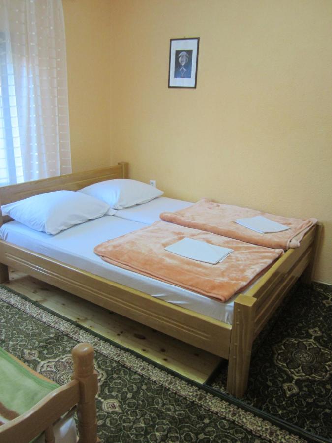 Habitación Triple Económica con baño compartido