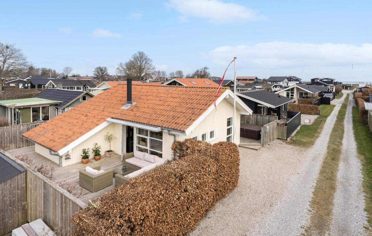 3 Bedroom Nice Home In Otterup - Bed and Breakfast Otterup