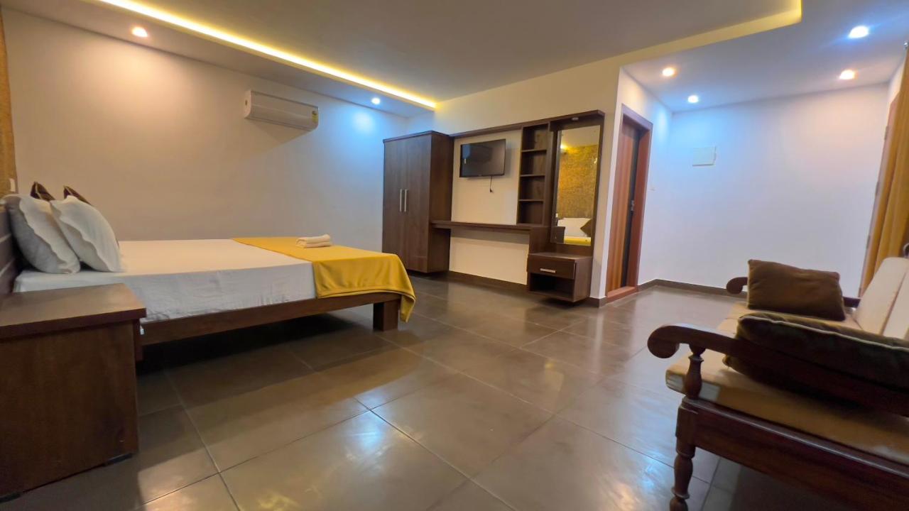 3Empire Room with Common Pool - B&B