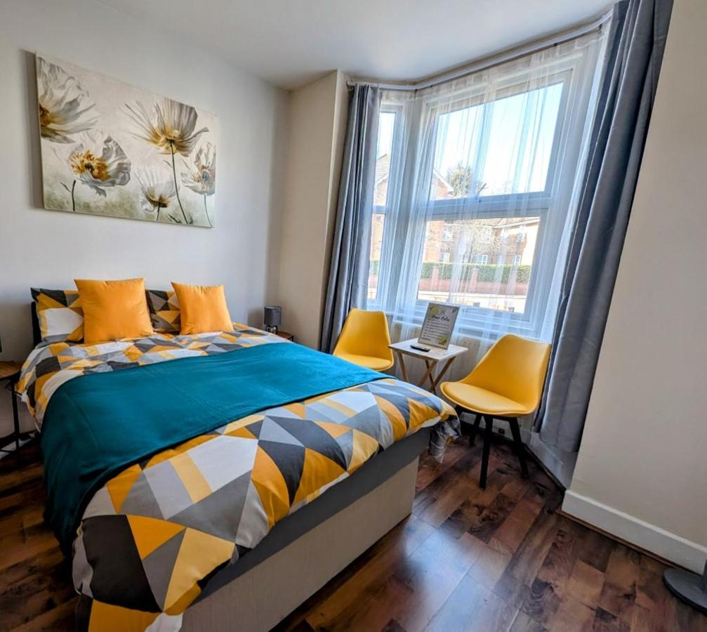 Large Studio with Private Kitchen and Bathroom - B&B