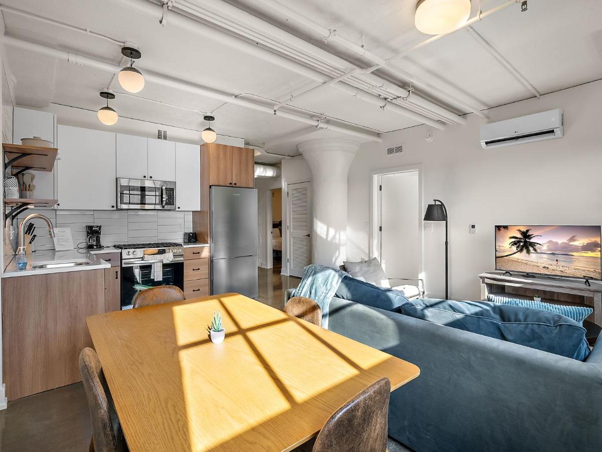 CozySuites NLG - Modern 2BR condo #23 - B&B