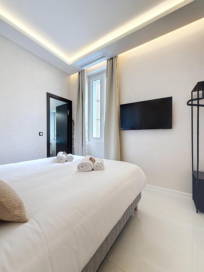 Two-Bedroom Deluxe Apartment with Balcony