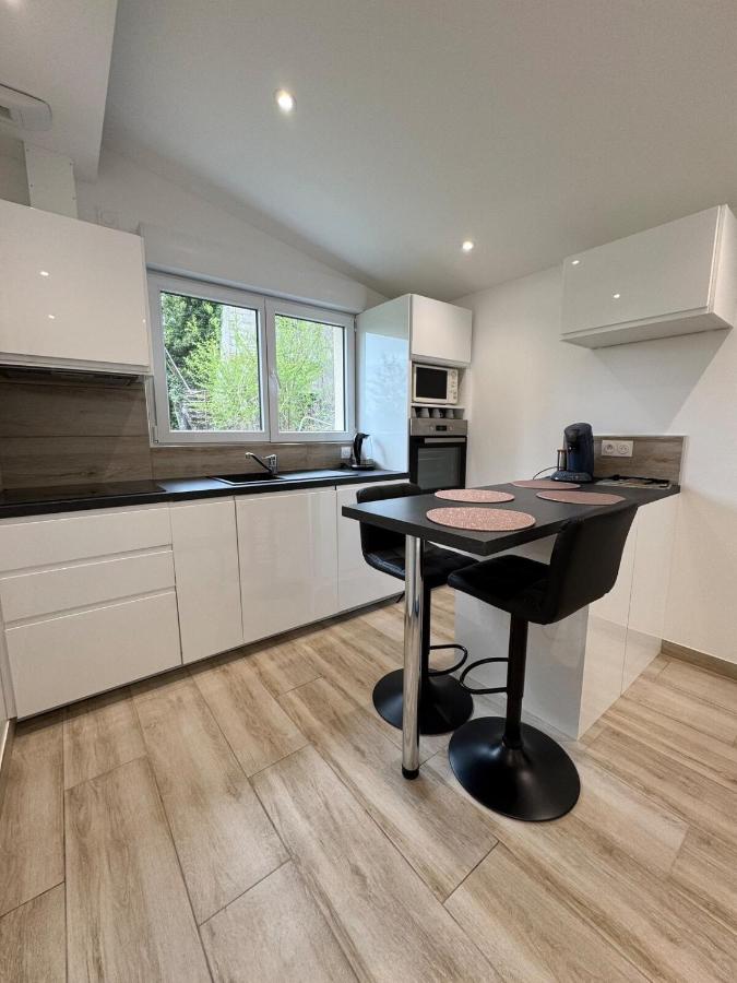 Studio neuf très calme - B&B Poligny