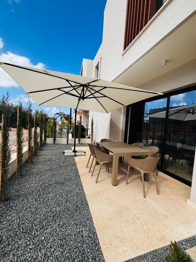 Avalon Gardens Pink&Blue Villa with swimming pools sauna restaurant gym - B&B Emba