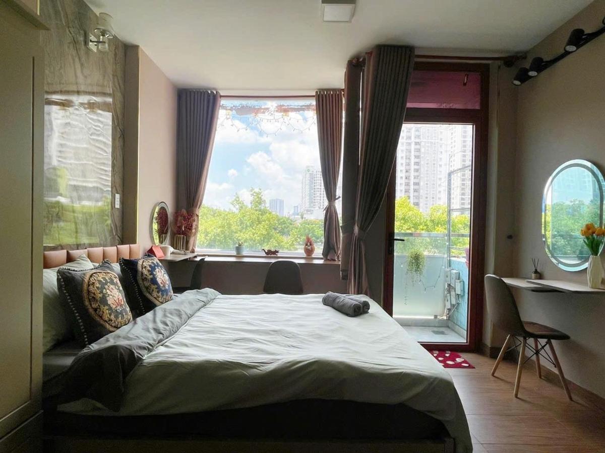 Habitación con cama extragrande.