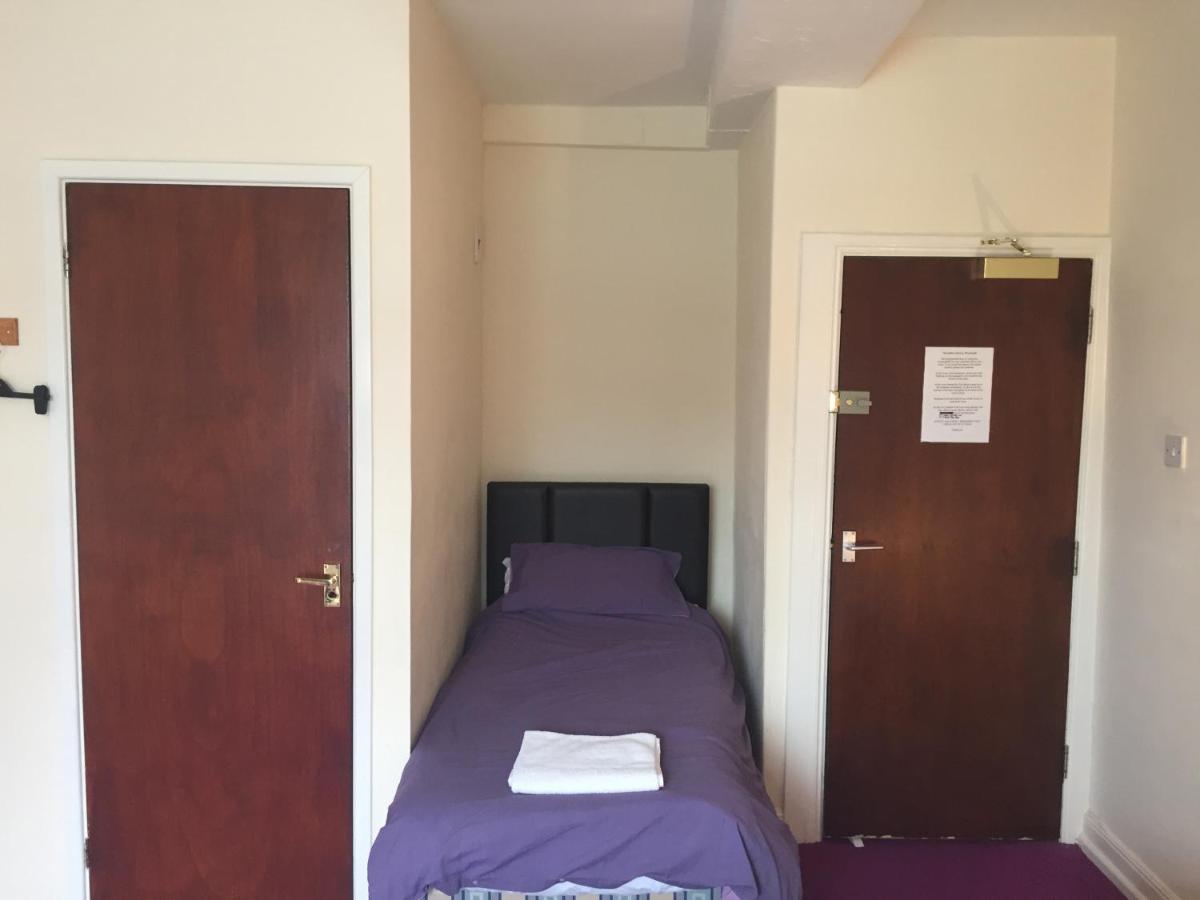 Family Room (3 Adults)