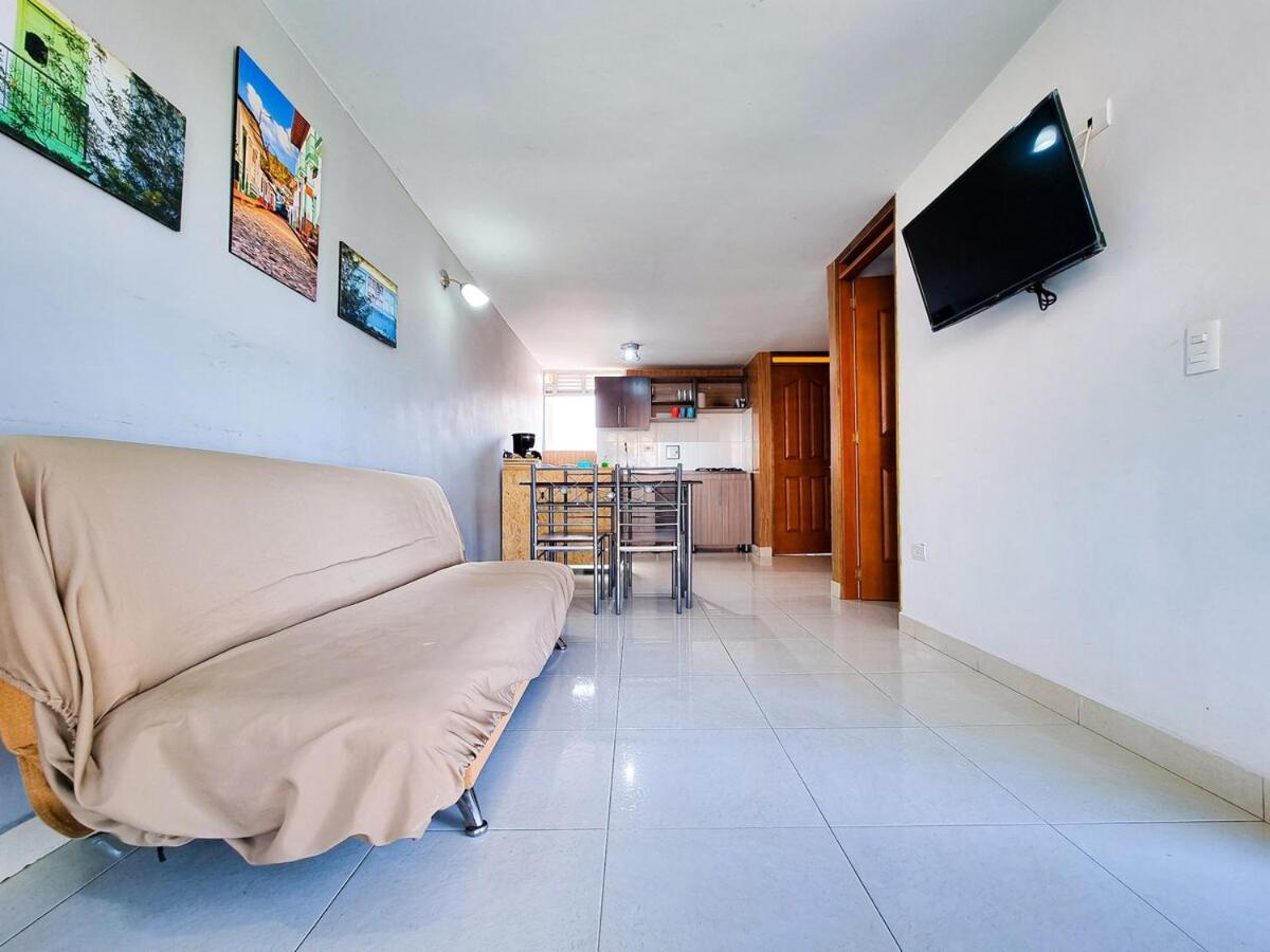 Comfortable house 15 minutes from the airport - B&B