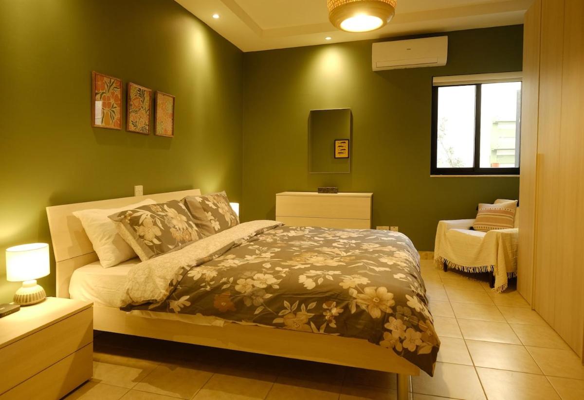 Spacious 3 Bed Apartment in Vibrant St Julians - B&B