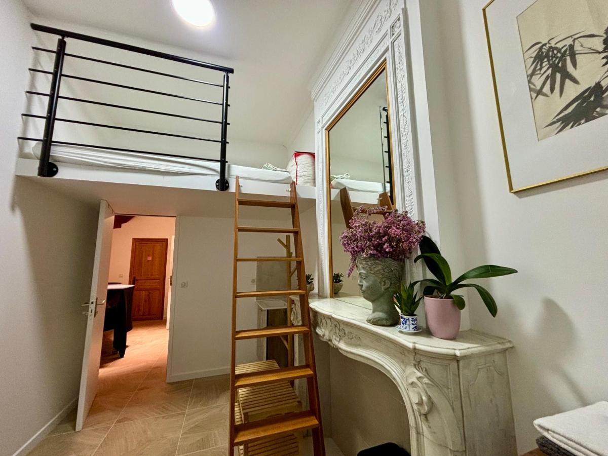 Single Room with Shared Bathroom