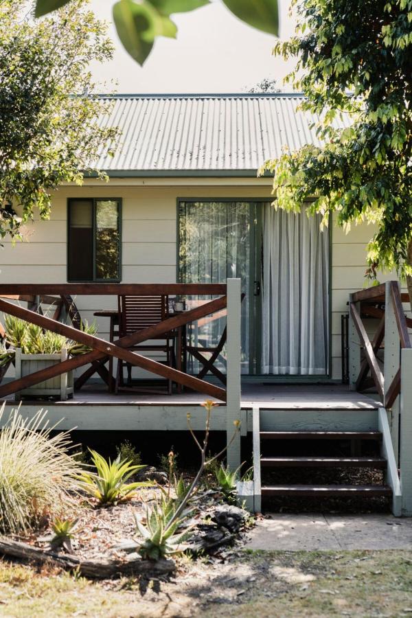Homestead Pool House Private cabin w shared Spa Basketball court Heated Pool Minutes to Adventure Park and beaches - Chambres d'hôtes Wallington
