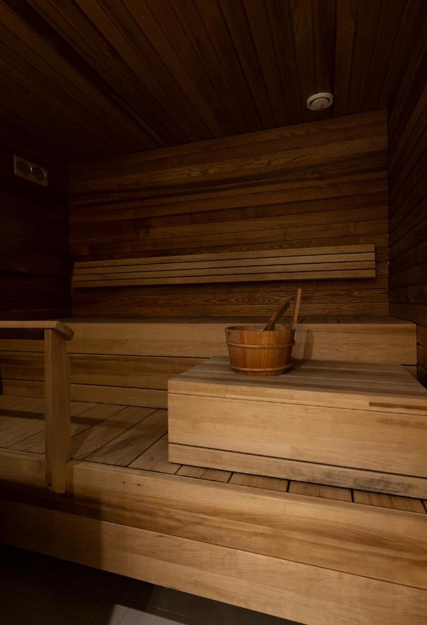2ndhomes Unique 2-Story Apartment with Sauna & Spa - B&B