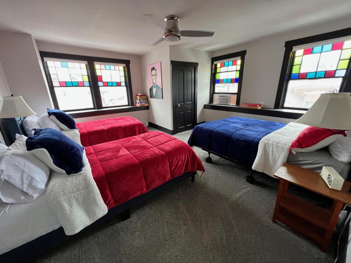 Cool, Retro Getaway in Heart of Downtown - Ferienwohnung