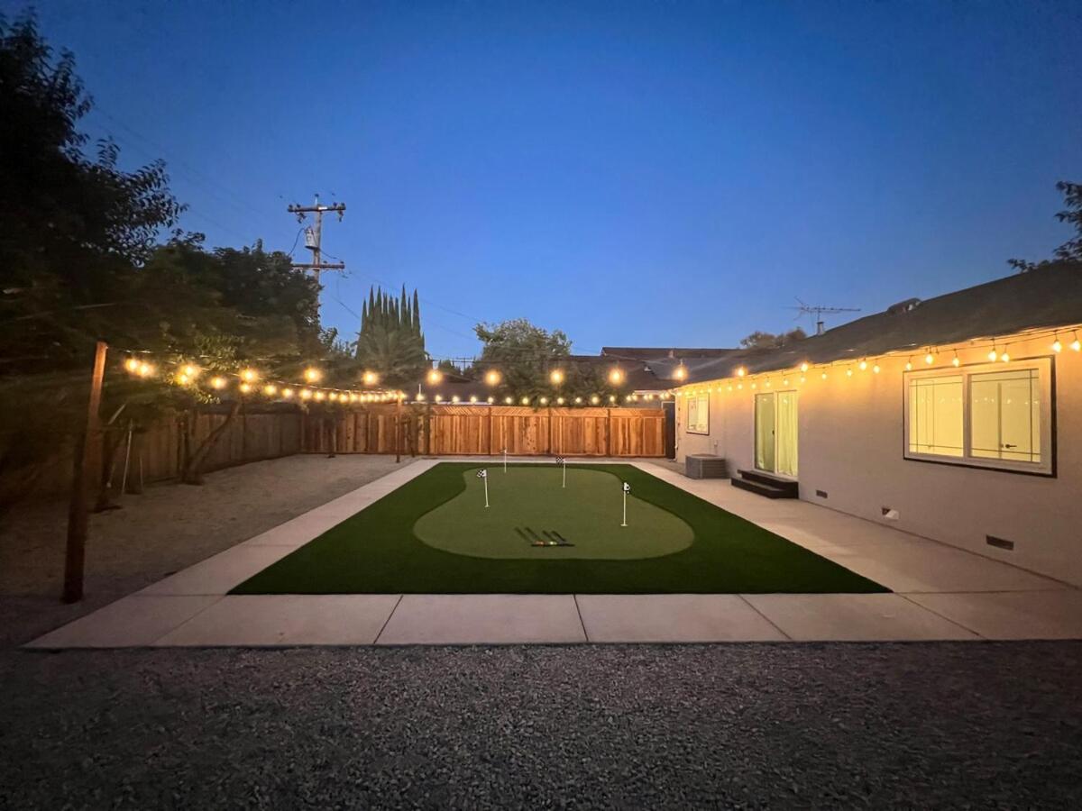 Modern Cozy House with Mini Golf near Santa Clara - B&B