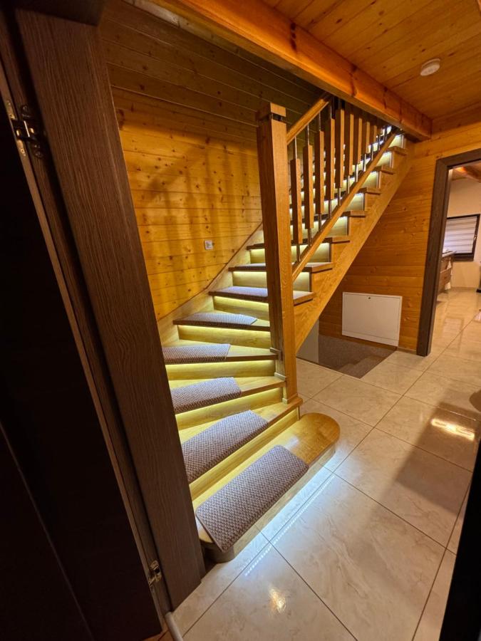 Beskidzki Domek Kurów - B&B