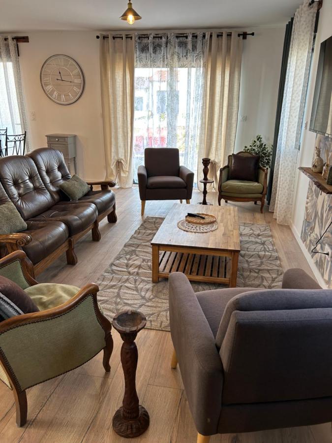 Superbe pavillon 4 chambres - parking privé - Grande Terrasse au calme - limoges - B&B Limoges