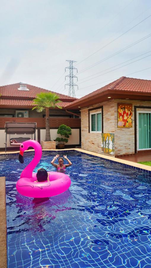 Luxury 6BHK Villa with Private Pool in Pattaya by - OzyStays - B&B Nong Prue