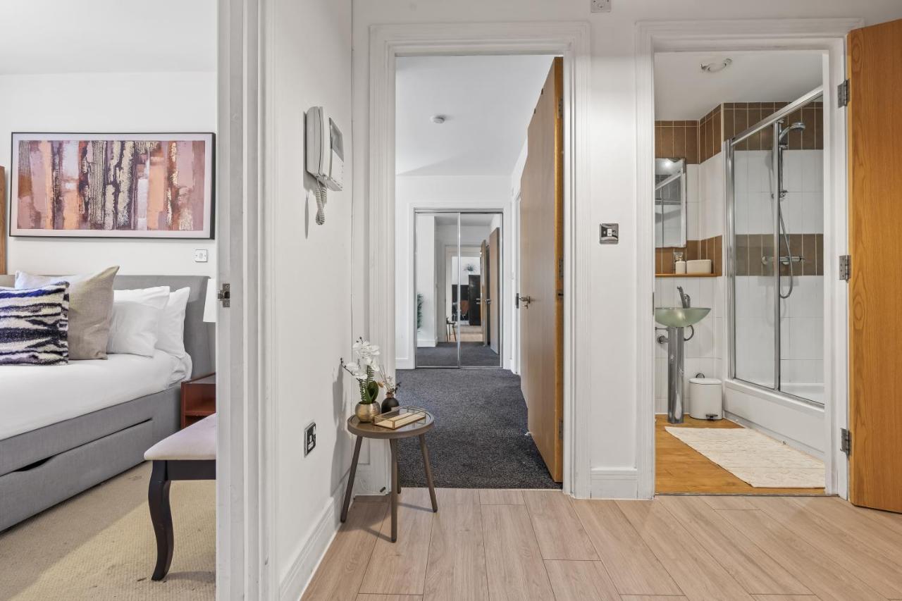 Elegant 2-Bed Apartment, Sleeps 4, Perfect for groups ,Wi-Fi - Chambres d’hôtes Birmingham