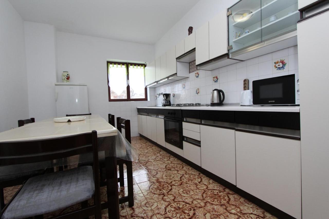 Apartment mit 3 Schlafzimmern und Balkon