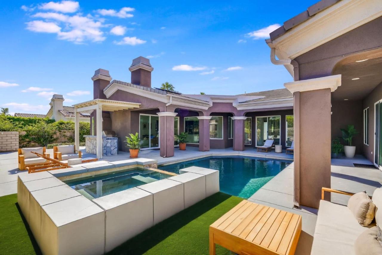 Getaway to Relaxation with Private Pool and Spa - B&B