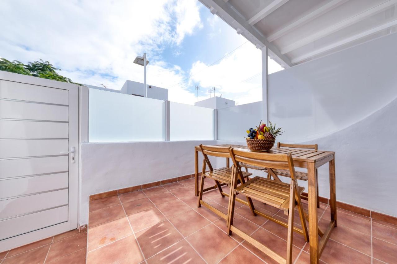 Puerto Diamante 2 - 100M to the Beach By Lanzarote Vacation Homes - B&B Puerto del Carmen