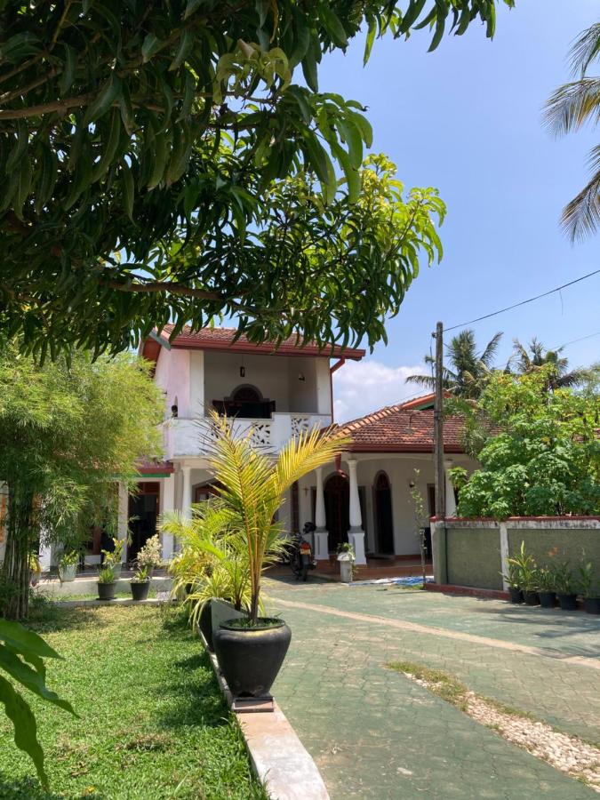 Costa's Villa, Tropical Oasis, Sigiriya Room - B&B Kepungoda