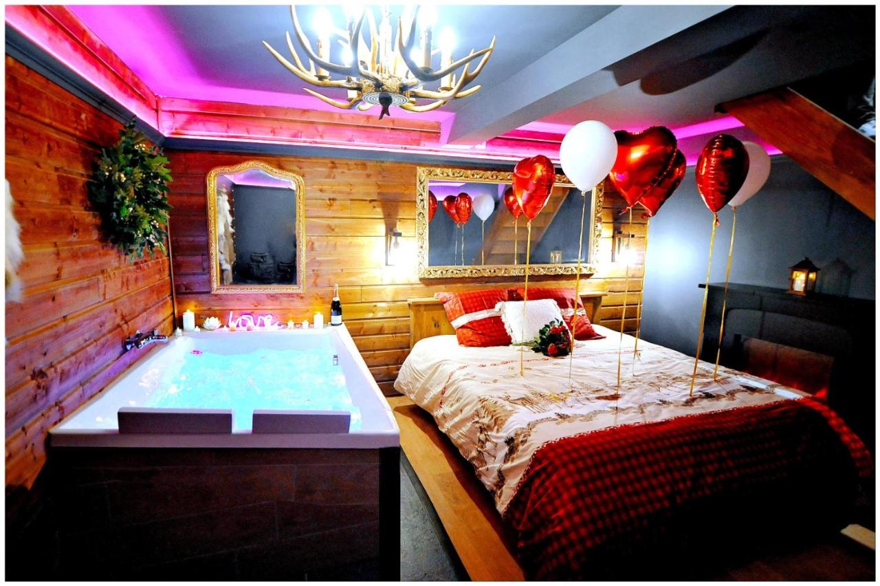 Le Chalet romantique, SPA XXL, Écran cinéma, Lit king size, cascade d'eau - Bed and Breakfast
