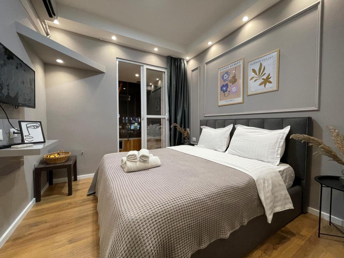 Urban Budget Studios - Bed and Breakfast Tirana