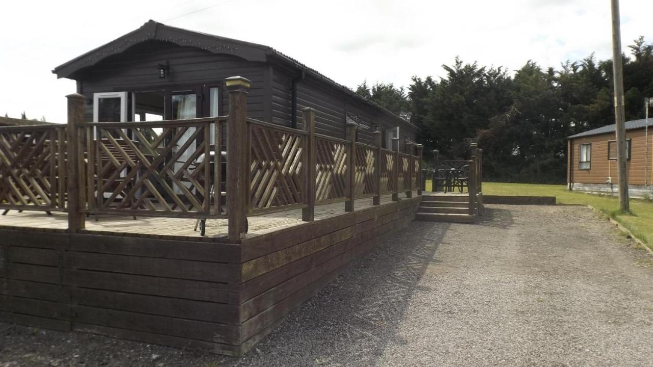 Two bedroom timber lodge Avonvale Holiday Lodges - B&B Evesham