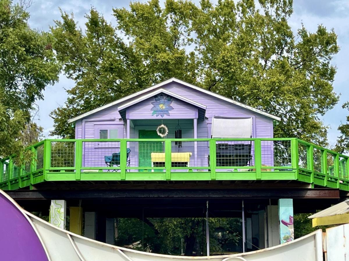 Sky High Treehouse East Austin - B&B Austin