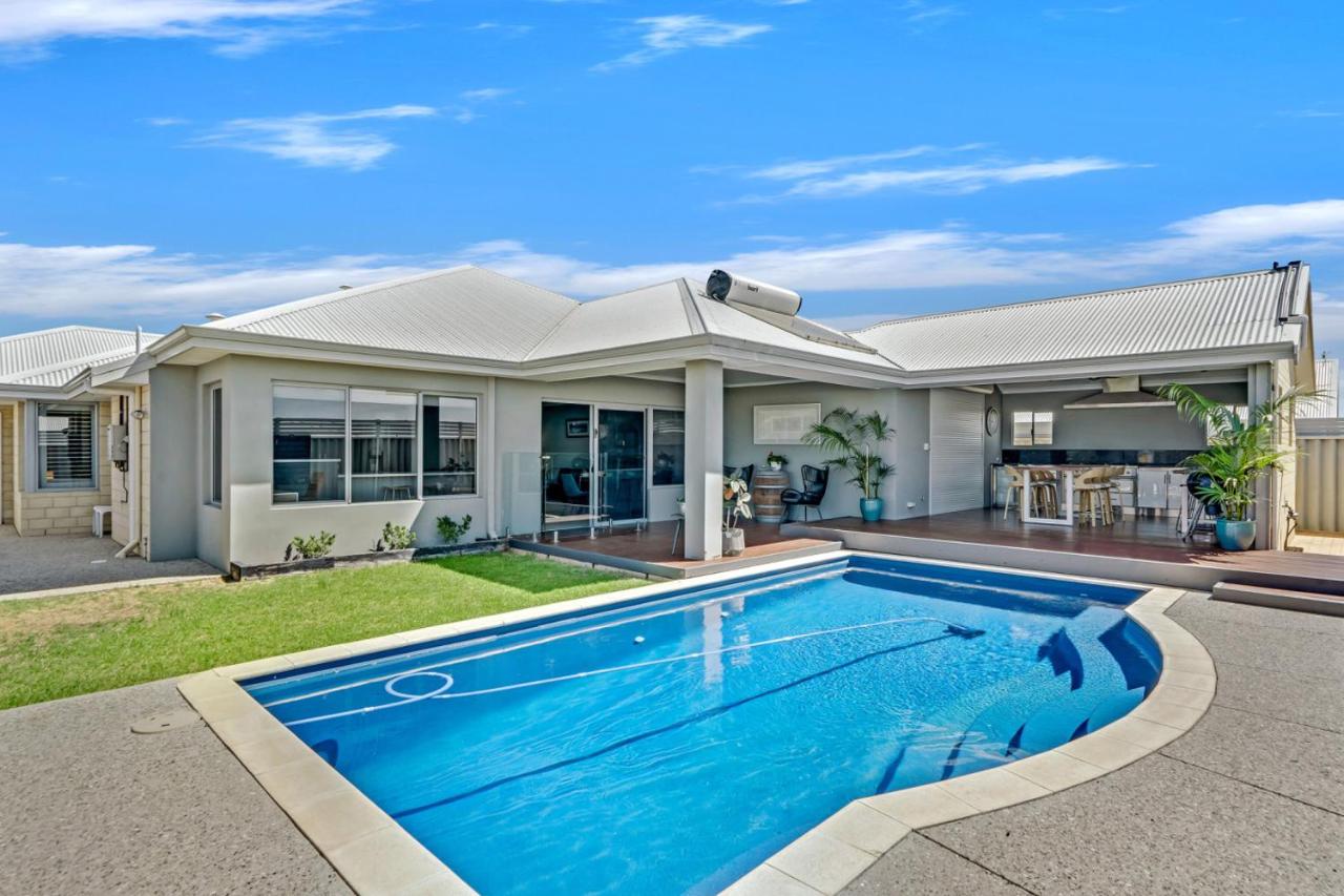 Salt and Serenity - Beachside Escape with Pool - B&B Stratham