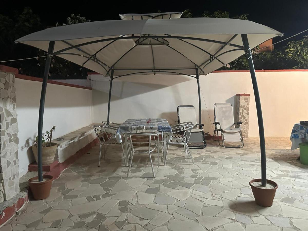 Villino Nausika fronte mare - B - B&B Torre Lapillo