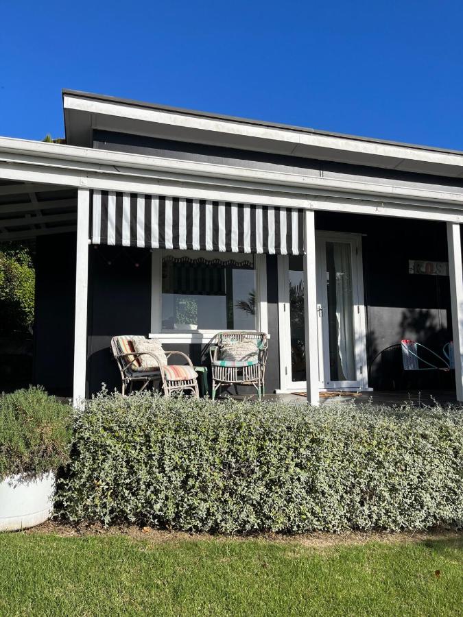 Rosies cottage hideaway in Stanmore Bay with lovely seaview - B&B
