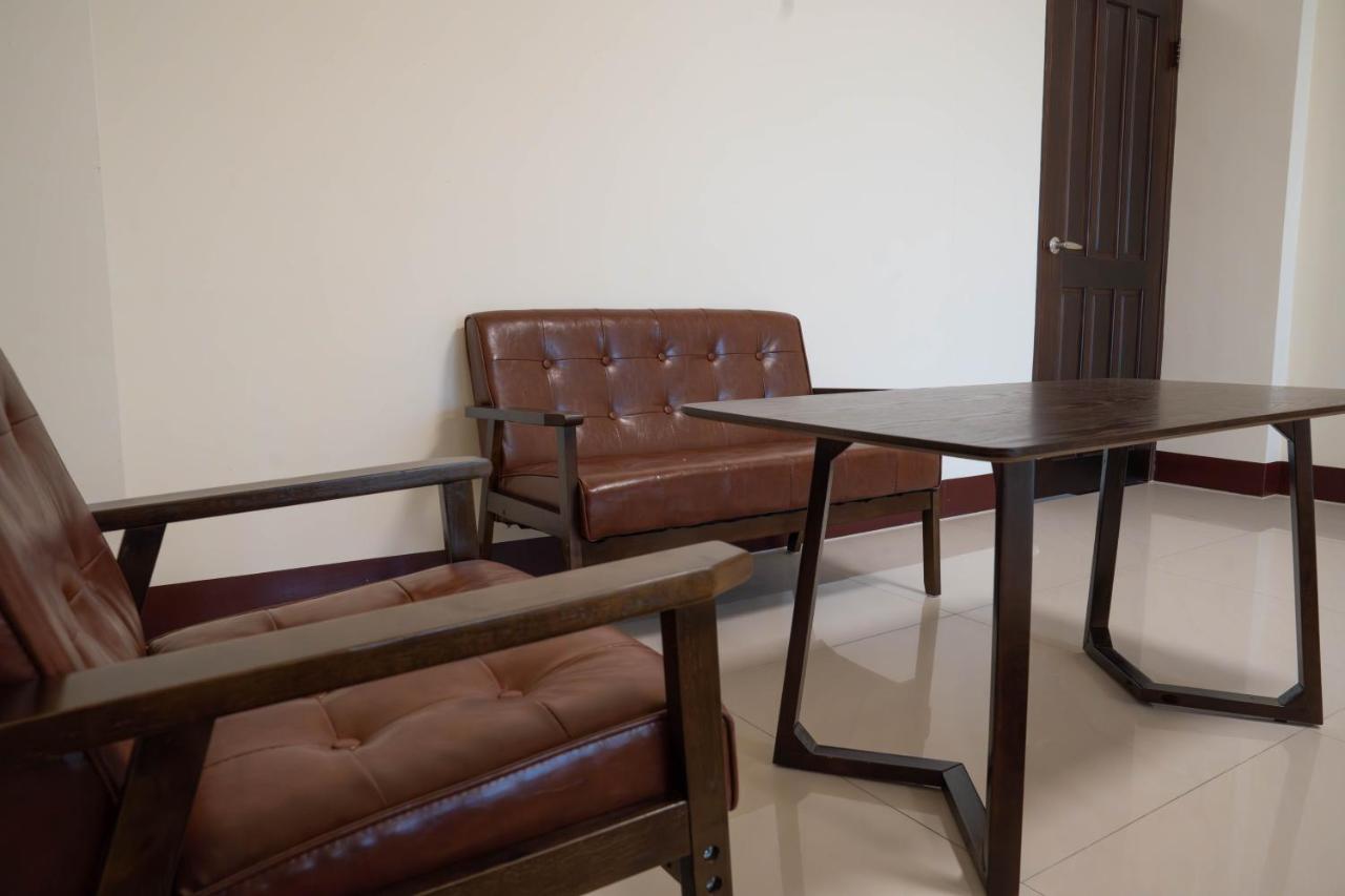 Camera Doppia con Letti Singoli e Bagno in Comune