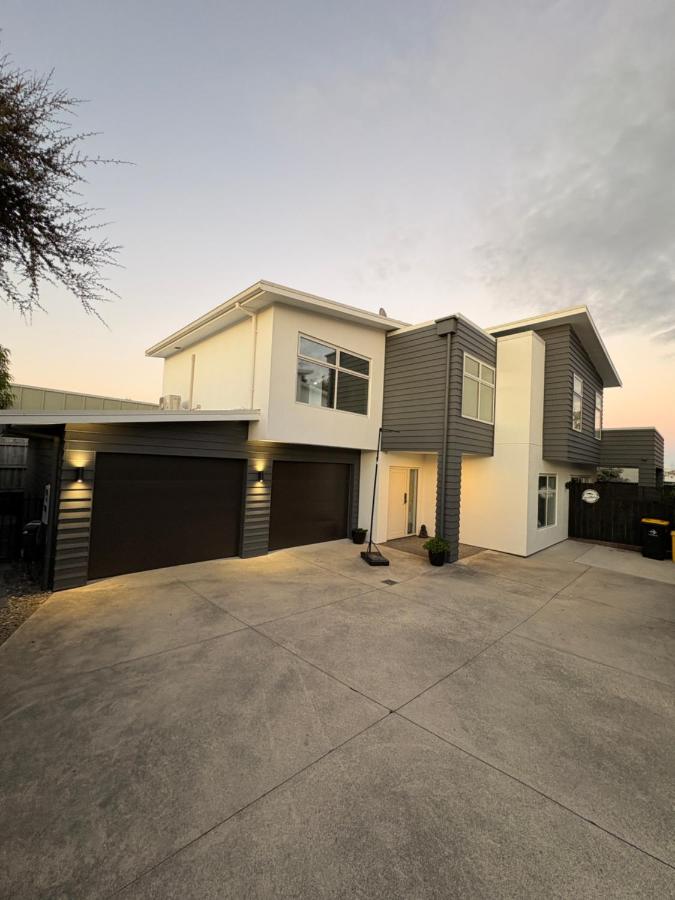 Papamoa Family Beach House - B&B