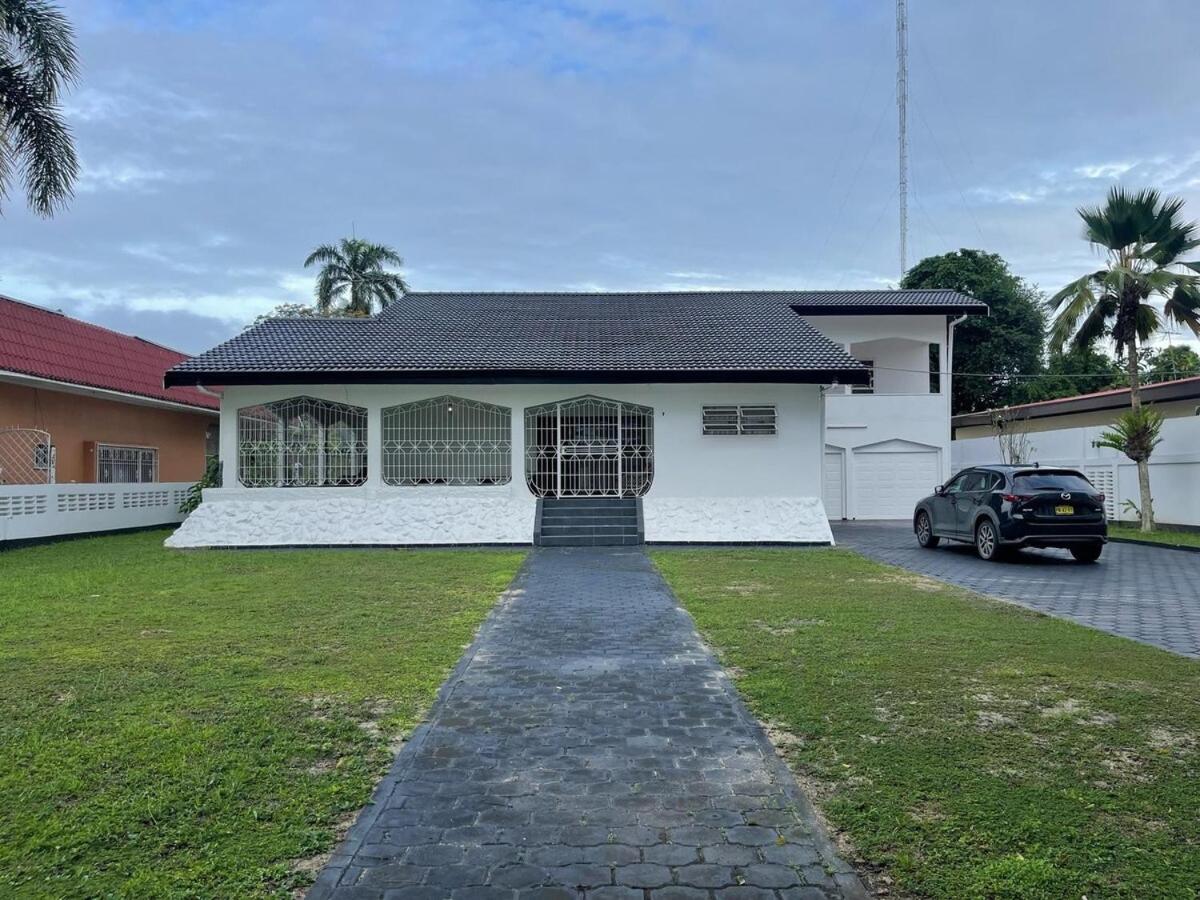 Villa Famirie 8-10 people - B&B Paramaribo