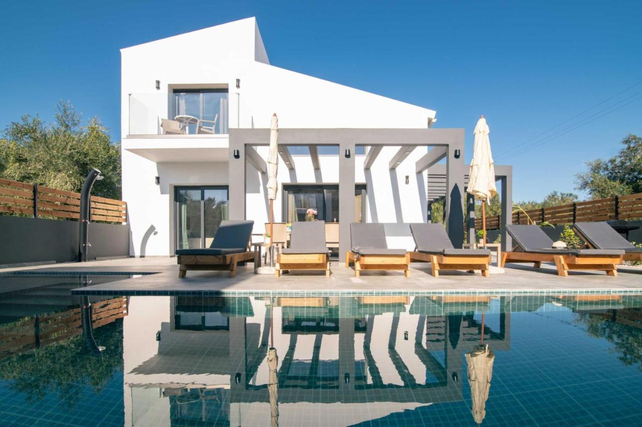 Kozakos Villas with private swimming pools - B&B