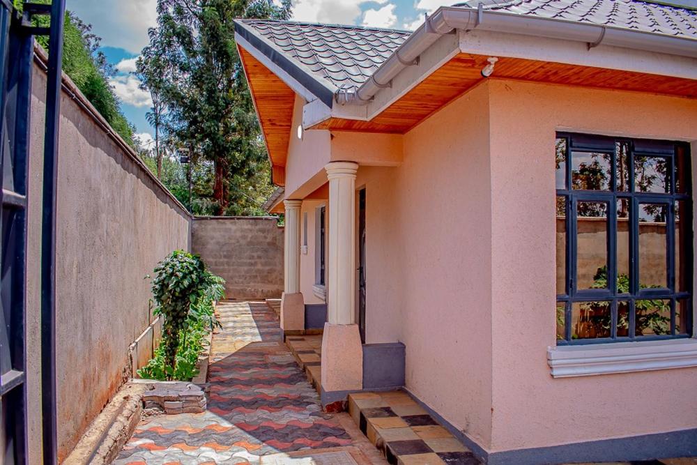 Plush Serene home next to Thika Greens Golf Estate - B&B Thika