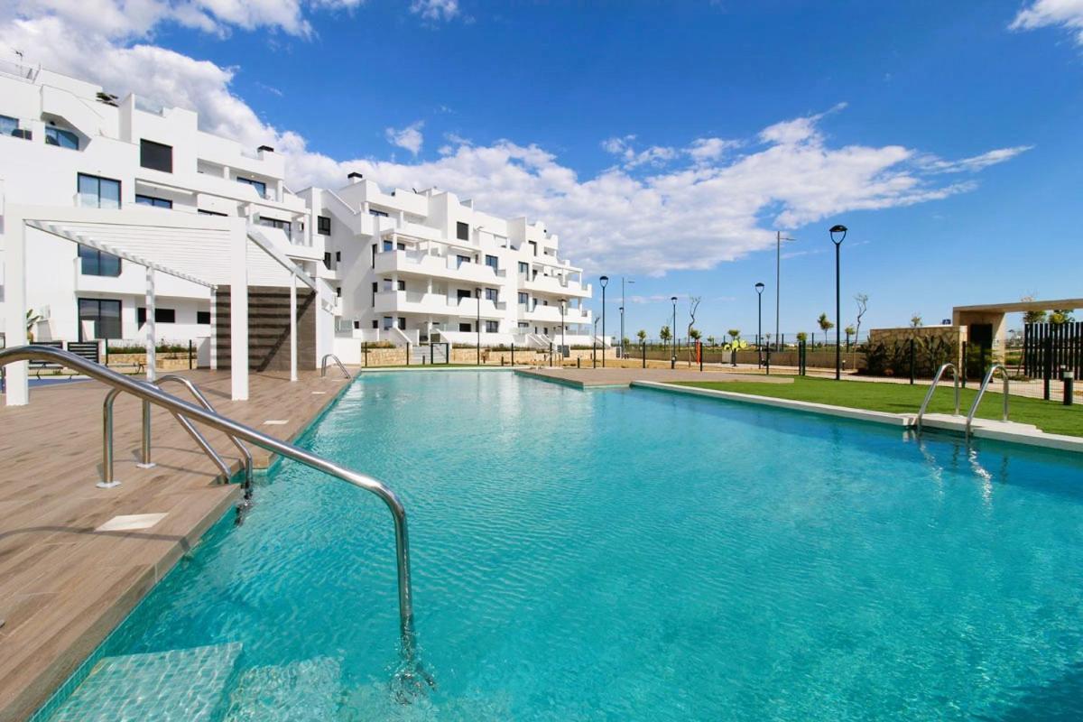 FANTASTIC LUXURY GROUND FLOOR APARTMENT AT SANTA ROSALIA LAKE & LIFE RESORT by PREMIUM SPAIN PROPERTIES - Bed and Breakfast Torre-Pacheco
