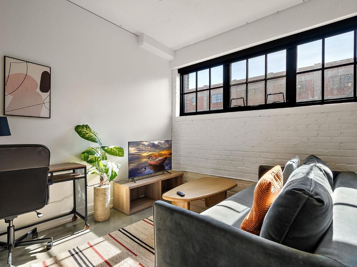 CozySuites NLG - Modern studio condo #22 - B&B